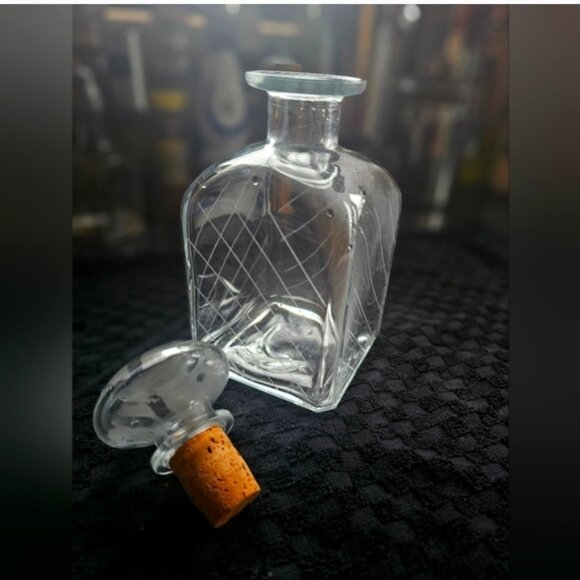 Italian Decanter with Stopper - Picture 1 of 7